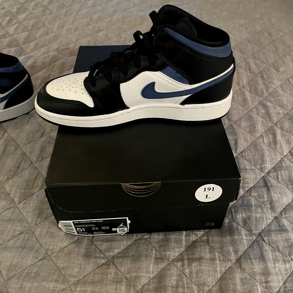 Boy’s Nike Air Jordan size 5.5
